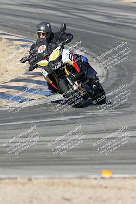 media/Dec-01-2025-Moto Forza (Mon) [[2daa91e15f]]/2-Intermediate Group/Session 2 (Turns 9 and 10)/